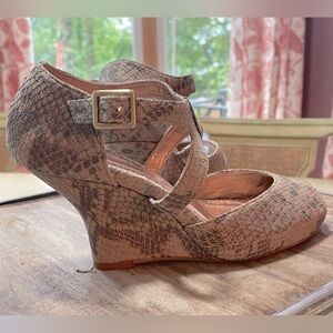 Miss Albright Snakeskin Tan Wedges